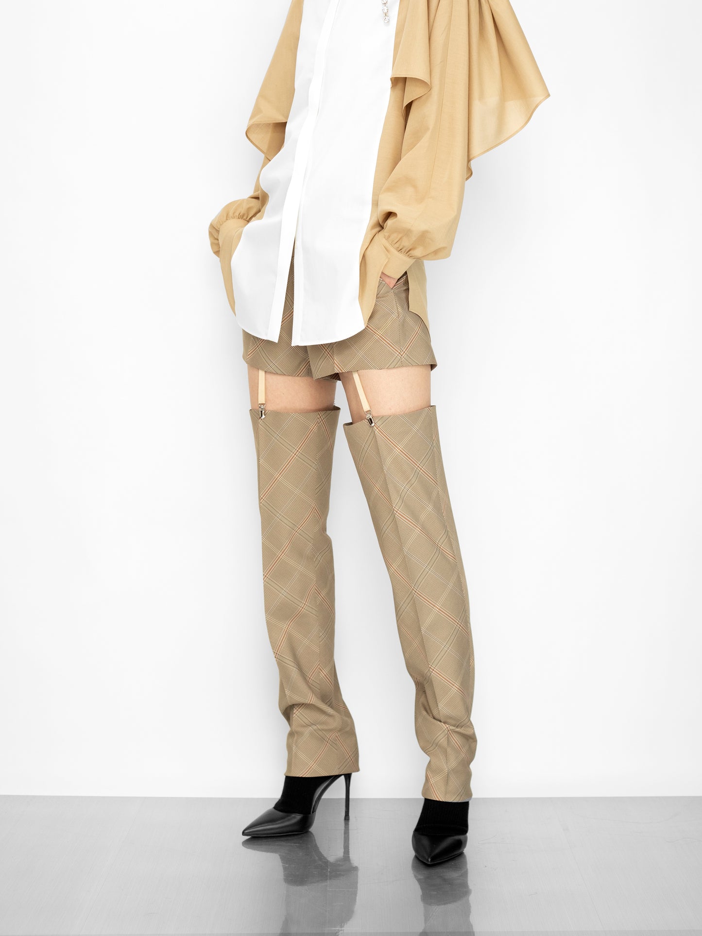 Cut Pants with garter-belt beige