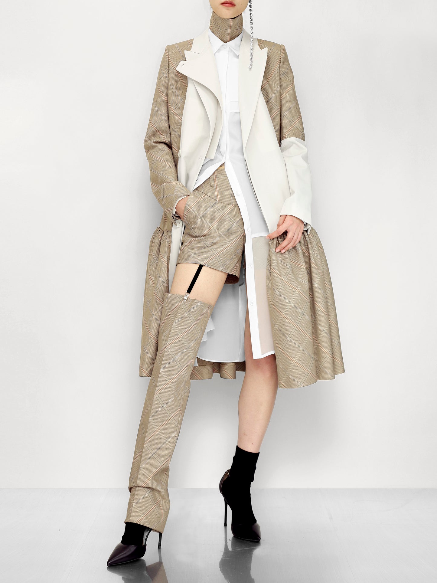 Cut Pants with garter-belt beige