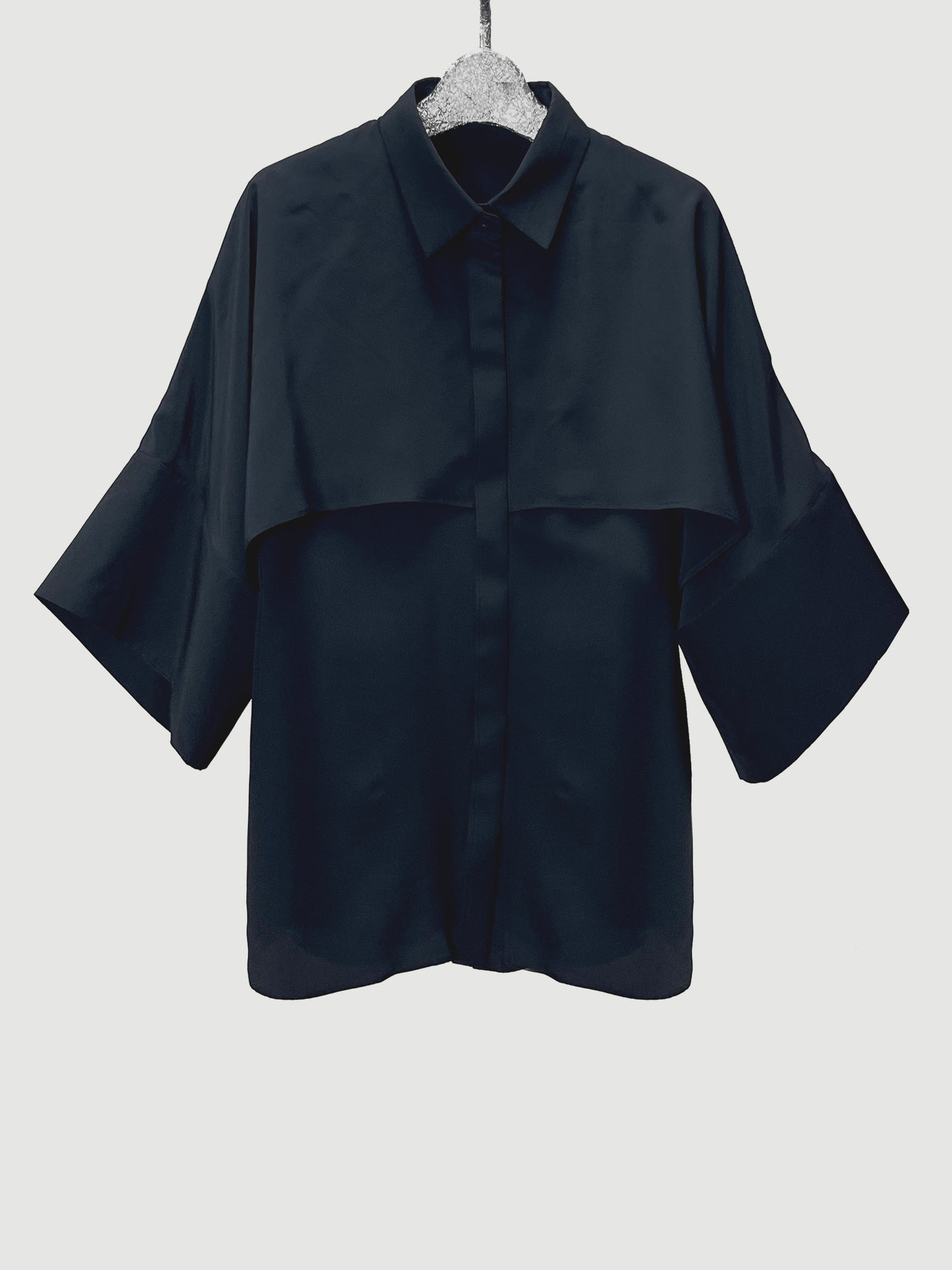 Half bat sleeve shirt